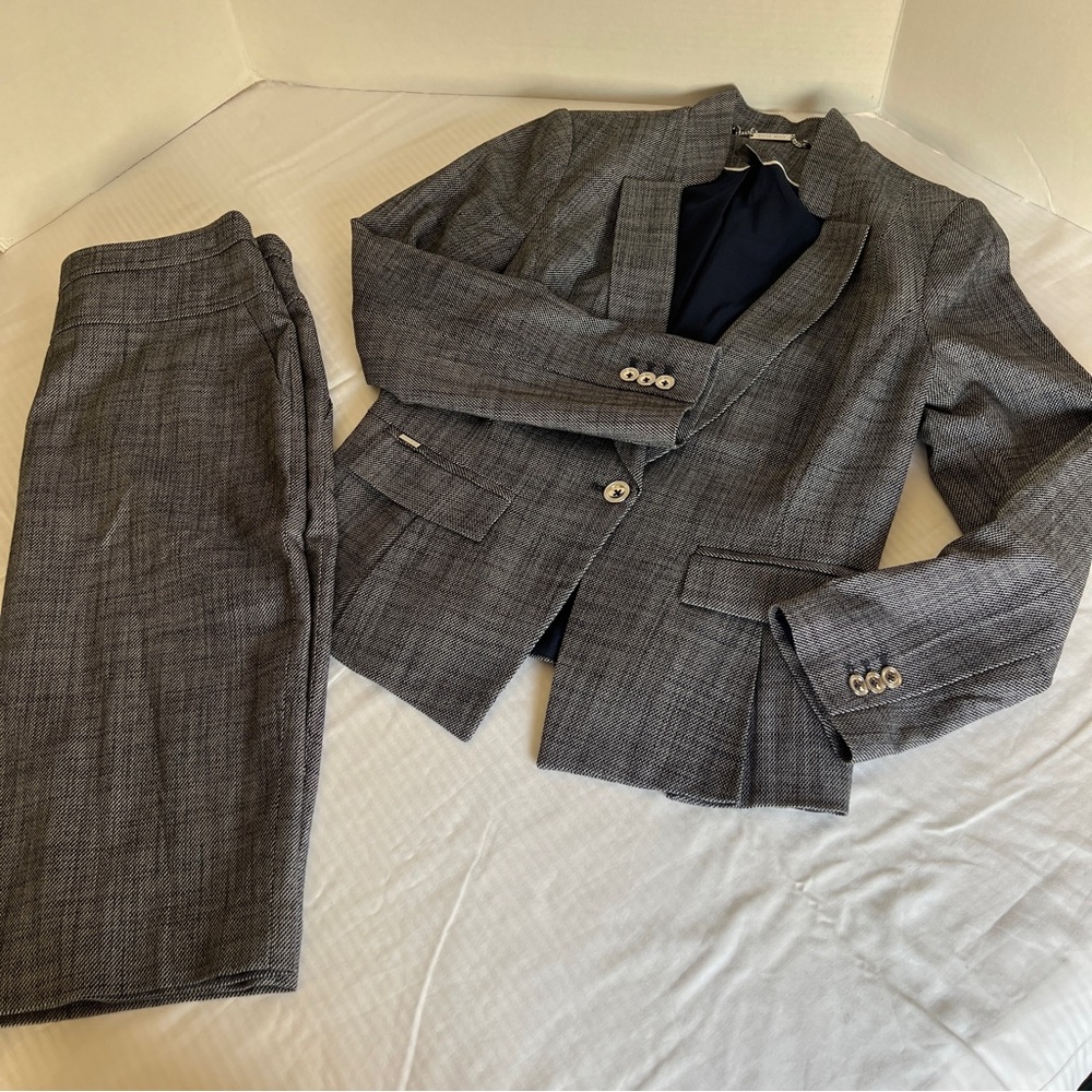 White House Black Market Two Pieces Skirt Suit Blue And Ecru Blazer & Skirt Sz 8